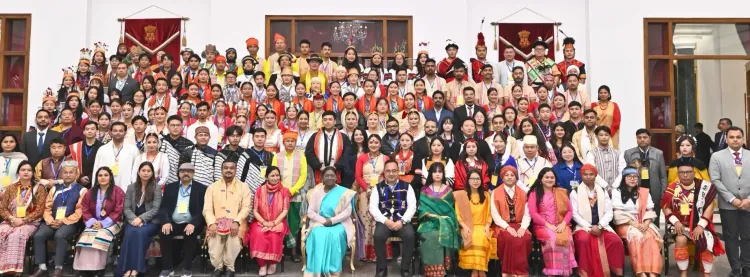 क्या राष्ट्रपति मुर्मु ने आदिवासियों, झांकी कलाकारों और एनसीसी कैडेटों से मुलाकात की?