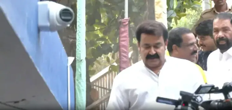 केरल चुनाव: अभिनेता मोहनलाल और मुख्यमंत्री पी. विजयन ने मतदान में भाग लिया