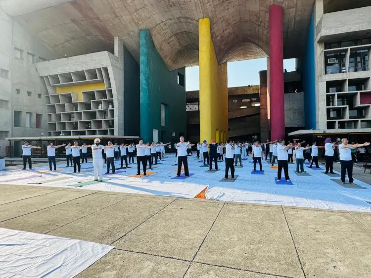 अंतर्राष्ट्रीय योग दिवस 2026: पंजाब-हरियाणा हाईकोर्ट में जजों और वकीलों ने किया योगाभ्यास