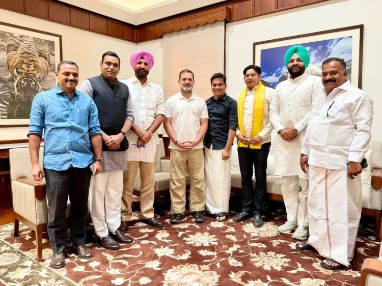 राहुल गांधी ने निलंबन समाप्ति के बाद कांग्रेस सांसदों से की अनौपचारिक चर्चा