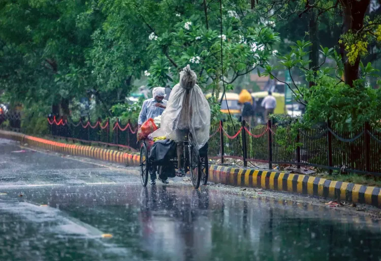दिल्ली-एनसीआर में भारी बारिश, IMD का ऑरेंज अलर्ट; 60 किमी/घंटा की रफ्तार से हवाएं