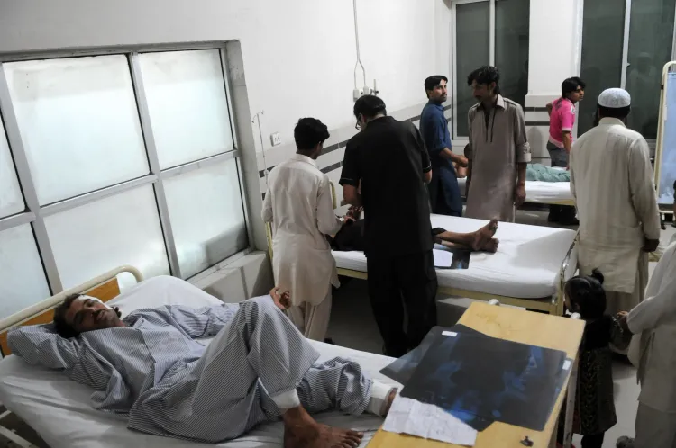 पाकिस्तान में बच्चों में एचआईवी के मामले तेजी से बढ़ रहे हैं, असुरक्षित स्वास्थ्य सेवाएं हैं मुख्य कारण