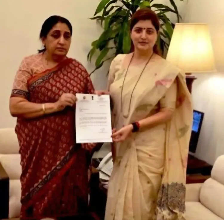 नासिक के 'गॉडमैन' विवाद: रूपाली चाकणकर ने महिला आयोग के अध्यक्ष पद से दिया इस्तीफा