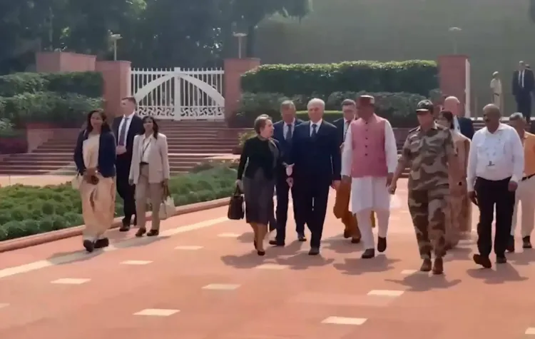 12वें BRICS संसदीय फोरम से पहले रूसी स्टेट ड्यूमा अध्यक्ष वोलोदिन ने राजघाट पर गांधी को दी श्रद्धांजलि