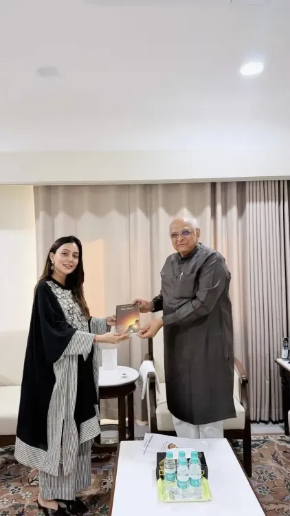 संस्कृति जयना ने 'कृष्णावतारम' डेब्यू से पहले मथुरा और द्वारका में भगवान कृष्ण की पूजा की