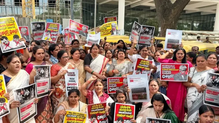 JNU से बर्खास्त कांग्रेस सांसद अकोइजम के इस्तीफे की मांग, भाजपा महिला मोर्चा का बेंगलुरु में विरोध प्रदर्शन