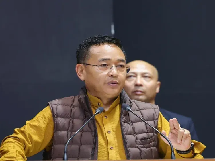 सिक्किम CM प्रेम सिंह तमांग पैदल पहुंचे मनन केंद्र, मोटरकेड में 50% कटौती का ऐलान