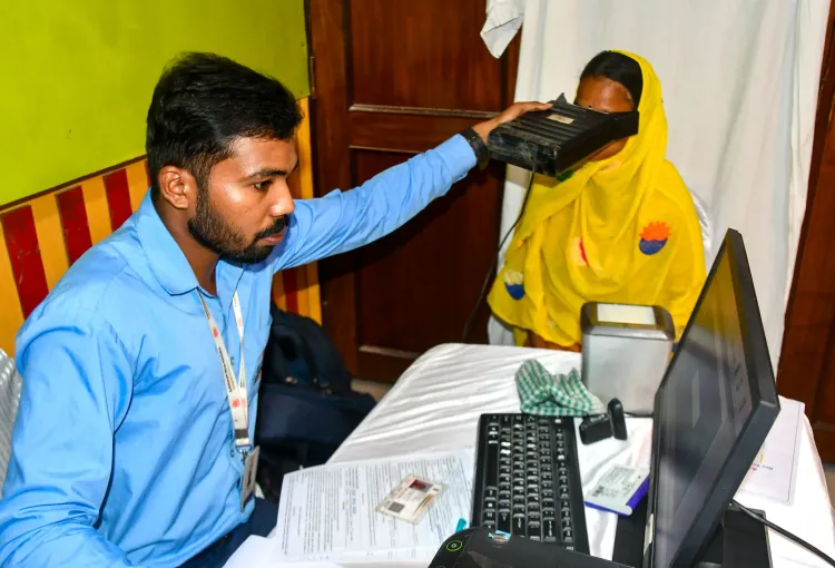 क्या पश्चिम बंगाल में चुनाव आयोग ने राज्य सरकार के कर्मचारियों से घोषणा मांगी?