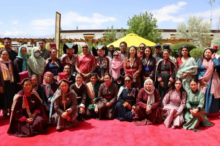 क्या वित्त मंत्री निर्मला सीतारमण ने लद्दाख में महिला उद्यमियों से मुलाकात की?