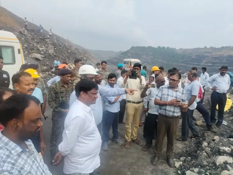 क्या धनबाद की कोयला खदान में वैन गिरने से मजदूर लापता हो गए?