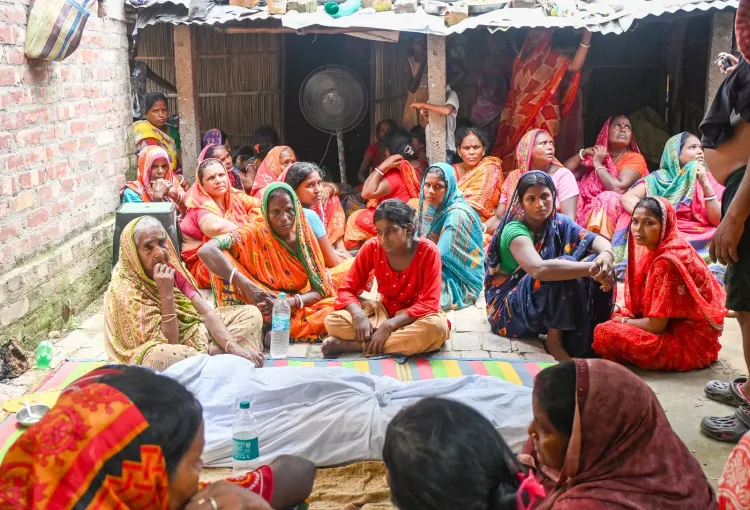 कोलकाता गोदाम हादसा: ताराताला में छत गिरने से 11 मजदूरों की मौत, तूफान से बचाव कार्य बाधित