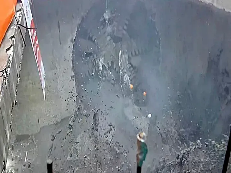 कोलकाता मेट्रो पर्पल लाइन: TBM 'दुर्गा' ने विक्टोरिया स्टेशन पर किया ब्रेकथ्रू, एक साल में पूरी हुई सुरंग