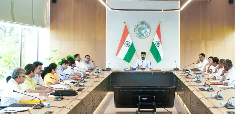 यादगिरिगुट्टा मंदिर में मठों को जमीन आवंटन: तेलंगाना CM रेवंत रेड्डी ने TTD नीति के अनुरूप ढाँचा बनाने के दिए निर्देश