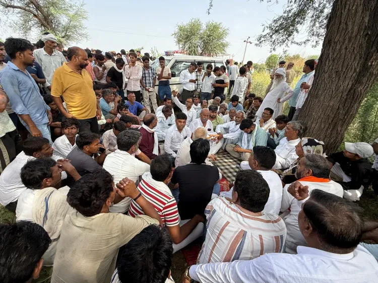 करौली में हाईटेंशन तार गिरने से तीन की मौत, परिजन ₹50 लाख मुआवजे की मांग पर 18 घंटे से धरने पर