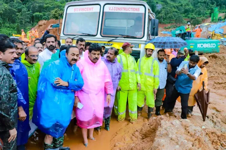 केरल में भारी बारिश: भूस्खलन-बाढ़ से तीन की मौत, पथानामथिट्टा में 330 मिमी वर्षा; CM सतीशन ने संभाली कमान