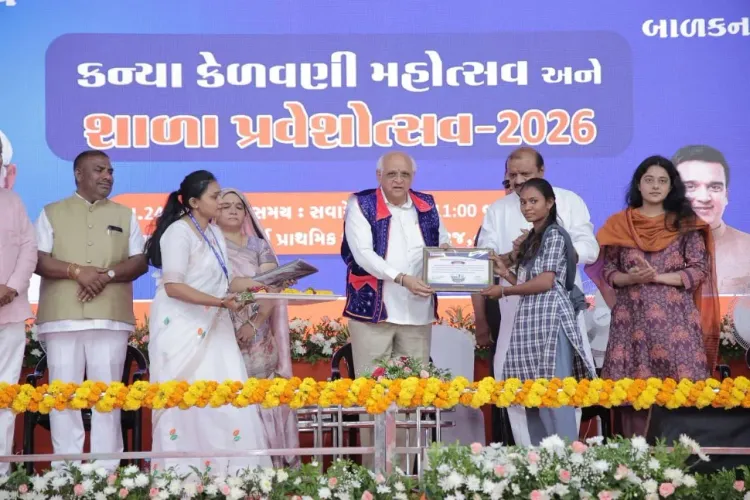 आदिवासी छात्र बन रहे हैं डॉक्टर-इंजीनियर: दाहोद में CM भूपेंद्र पटेल ने 300+ बच्चों का कराया दाखिला