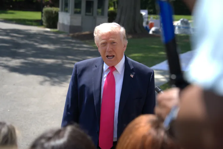 डोनाल्ड ट्रंप का बयान: होर्मुज जलडमरूमध्य खुला, लेकिन ईरान पर नाकेबंदी जारी