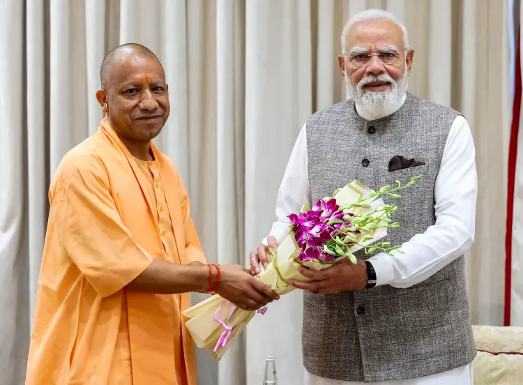 योगी आदित्यनाथ ने PM मोदी से की मुलाकात, सबसे लंबे कार्यकाल के कीर्तिमान पर दी बधाई