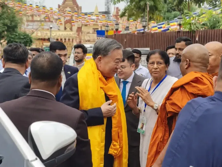 वियतनाम राष्ट्रपति टो लाम ने महाबोधि मंदिर में की प्रार्थना, 7 मई तक भारत दौरे पर