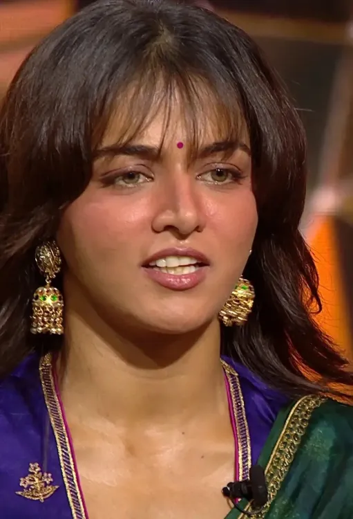 वामिका गब्बी ने KBC पर खोला राज़: पापा का सपना — अमिताभ बच्चन के घर लंच का न्योता