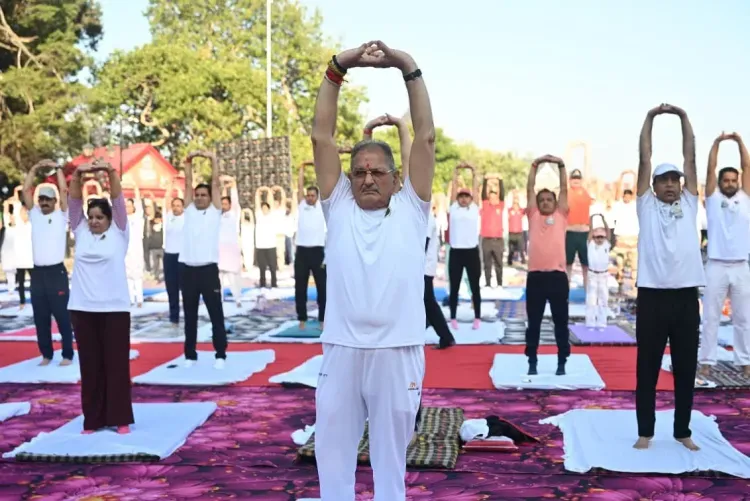 शिमला रिज पर 12वें अंतरराष्ट्रीय योग दिवस पर 5,000 से अधिक लोगों ने किया योगाभ्यास, राज्यपाल कविंदर गुप्ता बोले — योग भारत का अनमोल उपहार