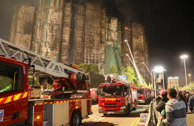 क्या हांगकांग त्रासदी में 13 संदिग्धों की गिरफ्तारी के बाद मृतकों की संख्या 151 के पार पहुंच गई?