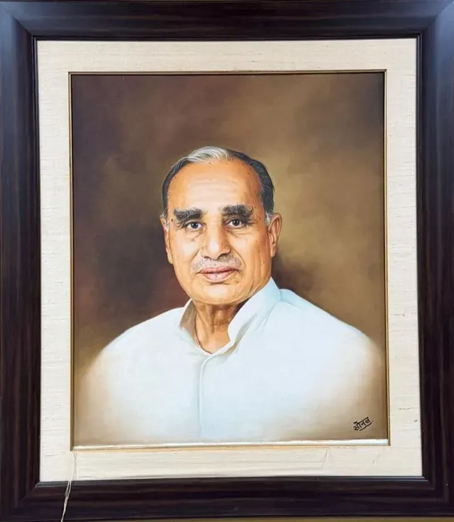 HP CM Office condoles death of Essel chief's father