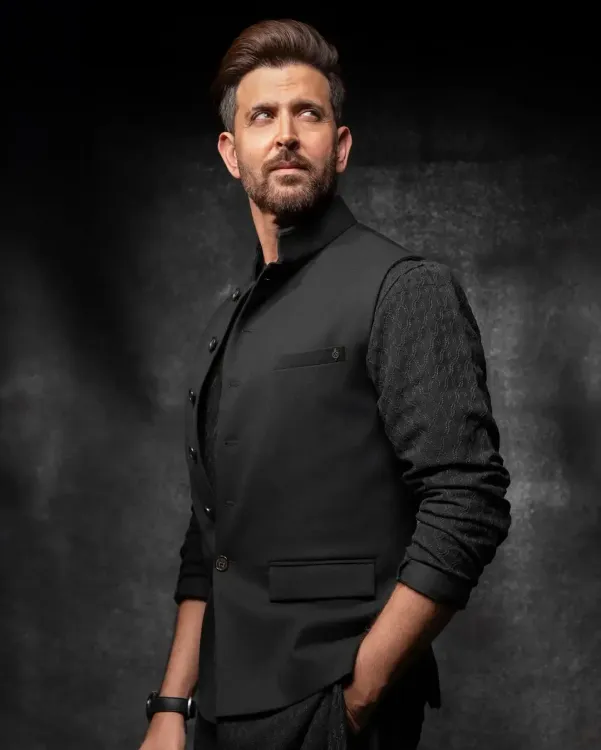 How Did Hrithik Roshan Congratulate Farhan Akhtar for 'Pushing Limits & Conquering New Peaks' with 120 Bahadur?