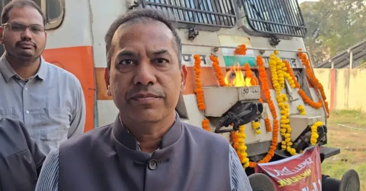 क्या हम यात्रियों को सुरक्षित सफर की गारंटी देंगे? 'कवच' बचाएगा जान: वडोदरा डीआरएम राजू भड़के