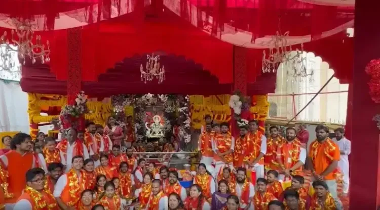 भाग्यलक्ष्मी मंदिर में अष्टमी पर मित्रांगण पथक की ढोल-ताशा वादन सेवा, चारमीनार के पास गूँजी भक्ति