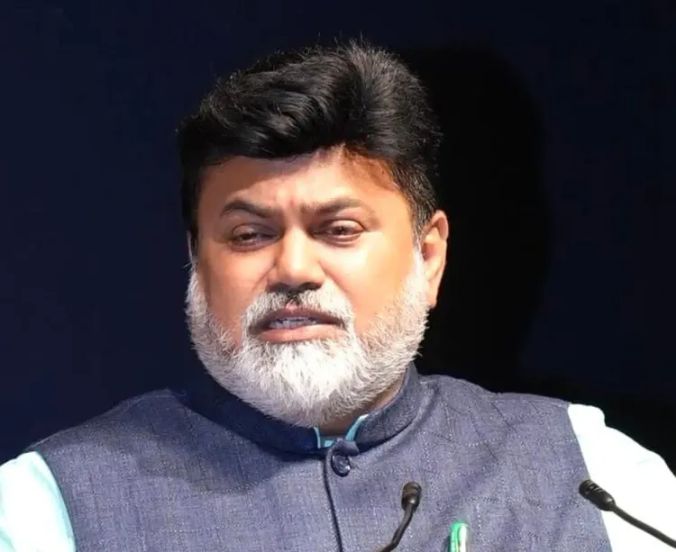 Is the Implementation of 90% of MoUs Signed During the Davos Summit Really Underway, Says Maha Minister?