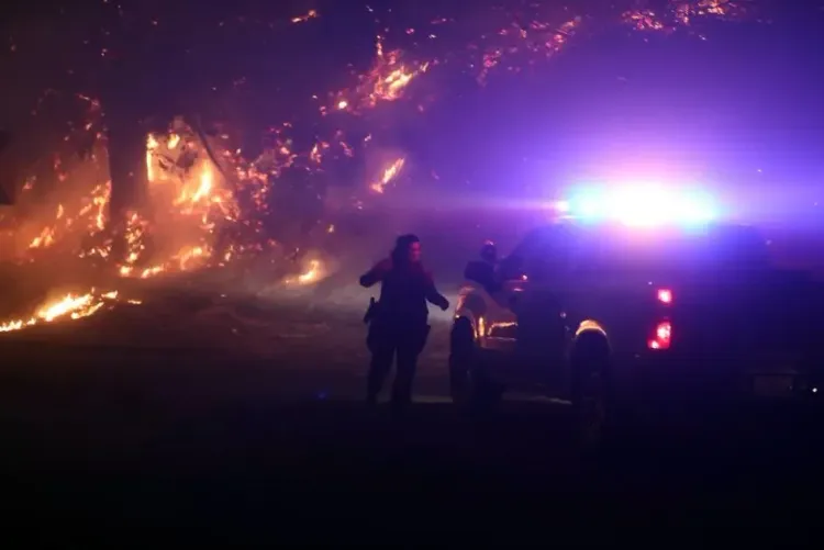 Strengthening Winds Create New Challenges for Fire-Devastated Los Angeles