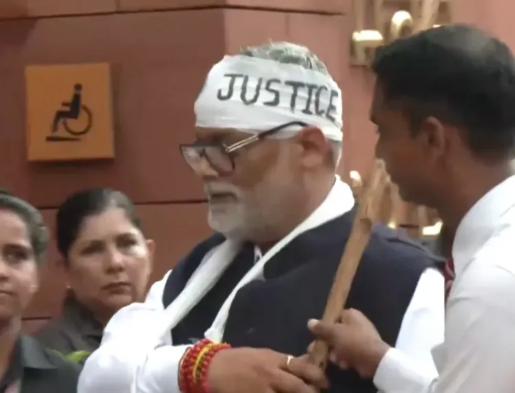 इंडिया ब्लॉक का संसद में हंगामा: छात्रों पर पैलेट गन और AK-47 के इस्तेमाल पर सरकार से जवाब तलब