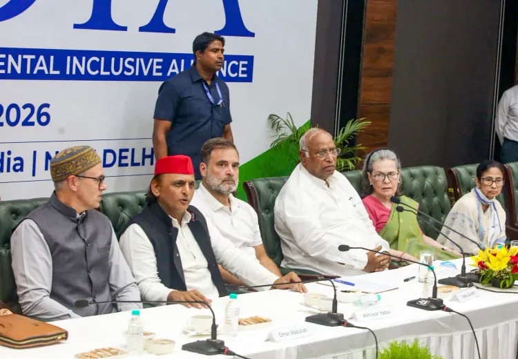 इंडिया ब्लॉक बैठक पर सियासी घमासान: कांग्रेस बोली एकजुटता, भाजपा ने कहा बिखर रहा गठबंधन