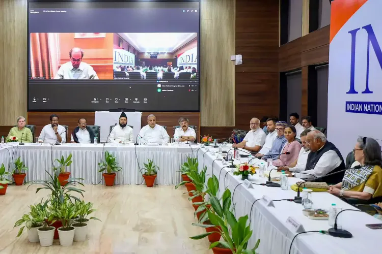 इंडिया ब्लॉक बैठक पर एनडीए का पलटवार: 'ईवीएम-SIR बहाना, गठबंधन पहले ही बिखर चुका'