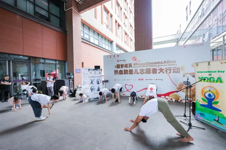 India holds Yoga Day curtain raisers in Shanghai, 500 join events