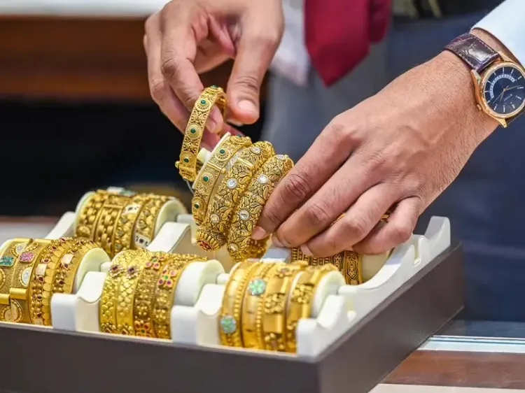India's gold imports crash 57.7% to $2.3 bn in August as exports surge 26.1%
