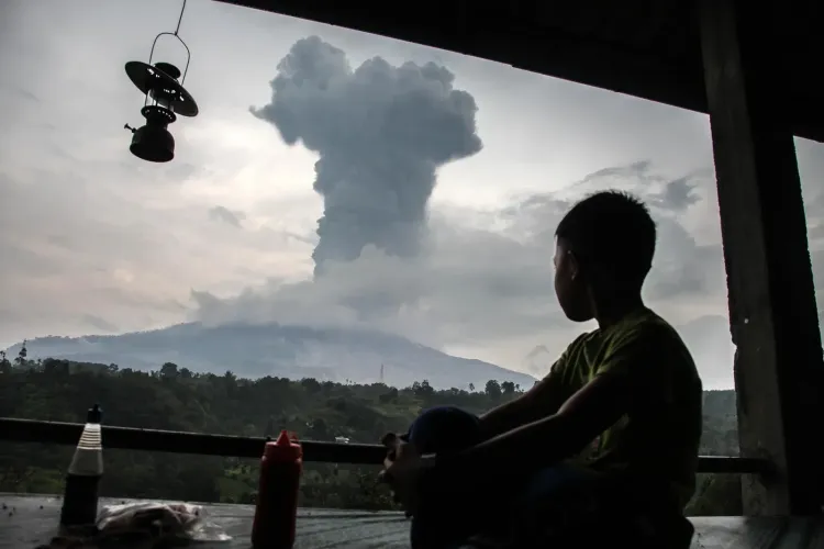 Mount Sinabung erupts in North Sumatra, ash blankets Berastagi