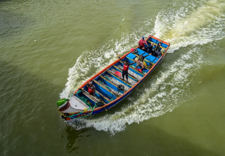 Have Inmarsat satellite phone services been restored for TN's fishermen stranded at sea?
