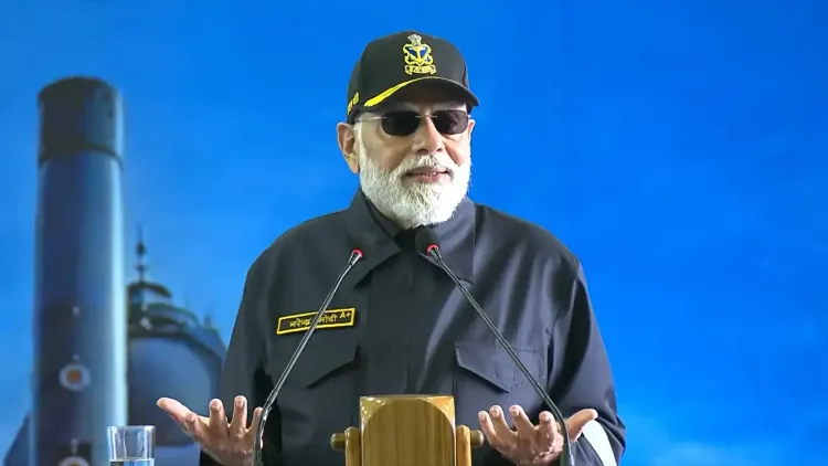 क्या पीएम मोदी ने जवानों के साथ आईएनएस विक्रांत पर दीपावली मनाई?