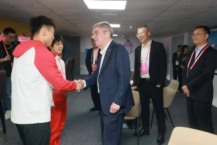 क्या आईओसी के आजीवन मानद अध्यक्ष बाख ने चीनी राष्ट्रीय खेलों की सराहना की?