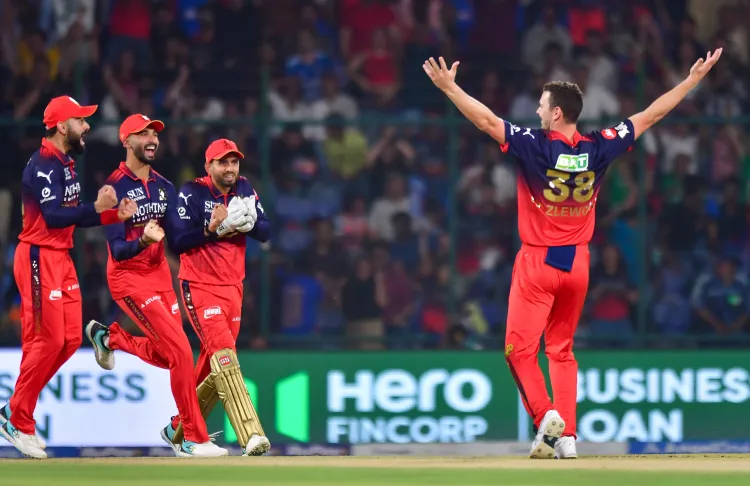 आईपीएल 2026: हेजलवुड-भुवनेश्वर की विनाशकारी गेंदबाज़ी से डीसी ध्वस्त, आरसीबी की 9 विकेट की जीत