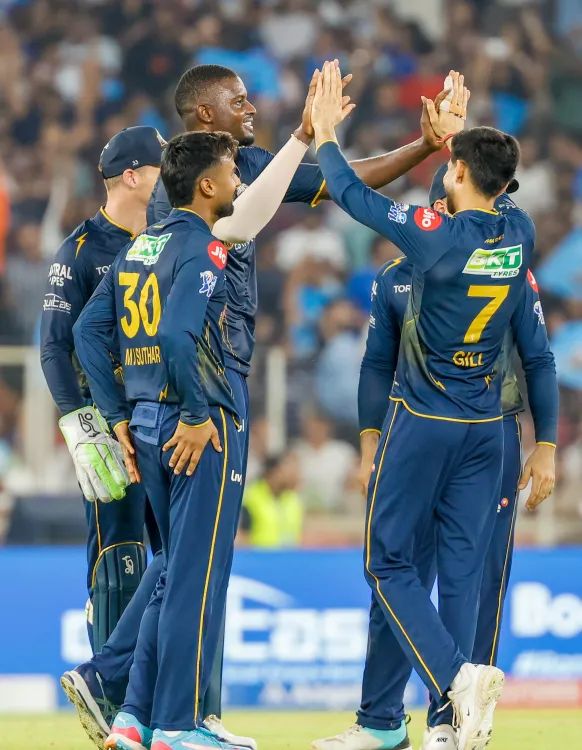 Holder's 4/24 and Siraj's new-ball blitz restrict PBKS to 163/9 in IPL clash
