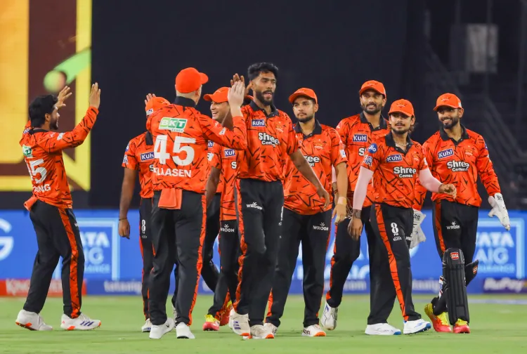 IPL 2026: SRH Coach Varun Aaron Encourages Debutants Praful and Sakib to Enjoy the Game