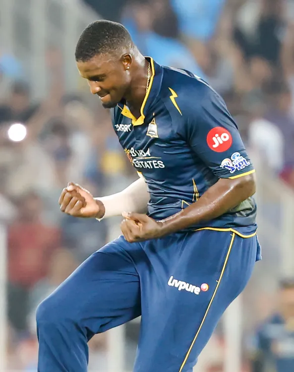 Holder's 4/24 sets tone as Gujarat Titans dominate Punjab Kings powerplay