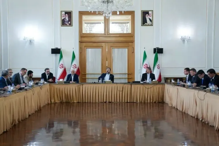 Iran briefs diplomats on new proposal to end US, Israel tensions