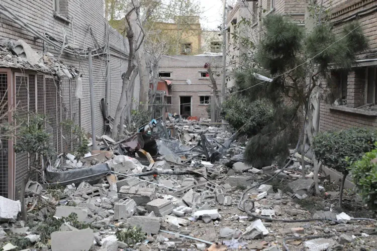 ईरान का 100 साल पुराना मेडिकल रिसर्च सेंटर पर हमला, इमारत पूरी तरह से तबाह