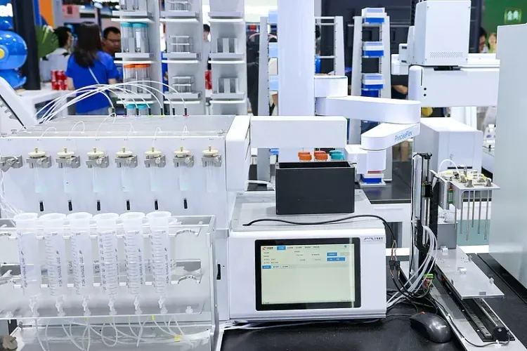 चीन के औद्योगिक उद्यमों का मुनाफा जनवरी-जून 2025 में 18.7% बढ़ा, AI और इलेक्ट्रॉनिक्स क्षेत्र में उछाल
