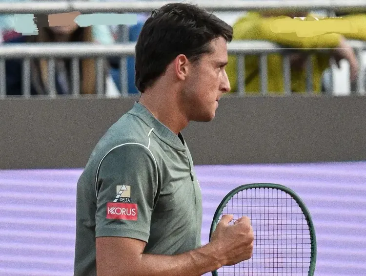Darderi stuns Zverev, saves four match points to reach Rome quarterfinals