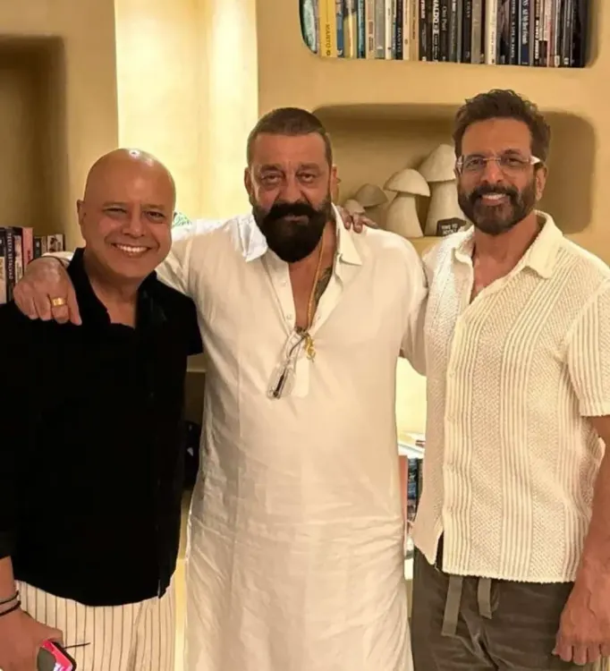 Did Jaaved Jaaferi & Sanjay Dutt Just Remind Us of the Dhamaal Days?